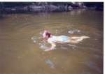 lapus iulie 2004 roxana inot la primul loc de baie.jpg